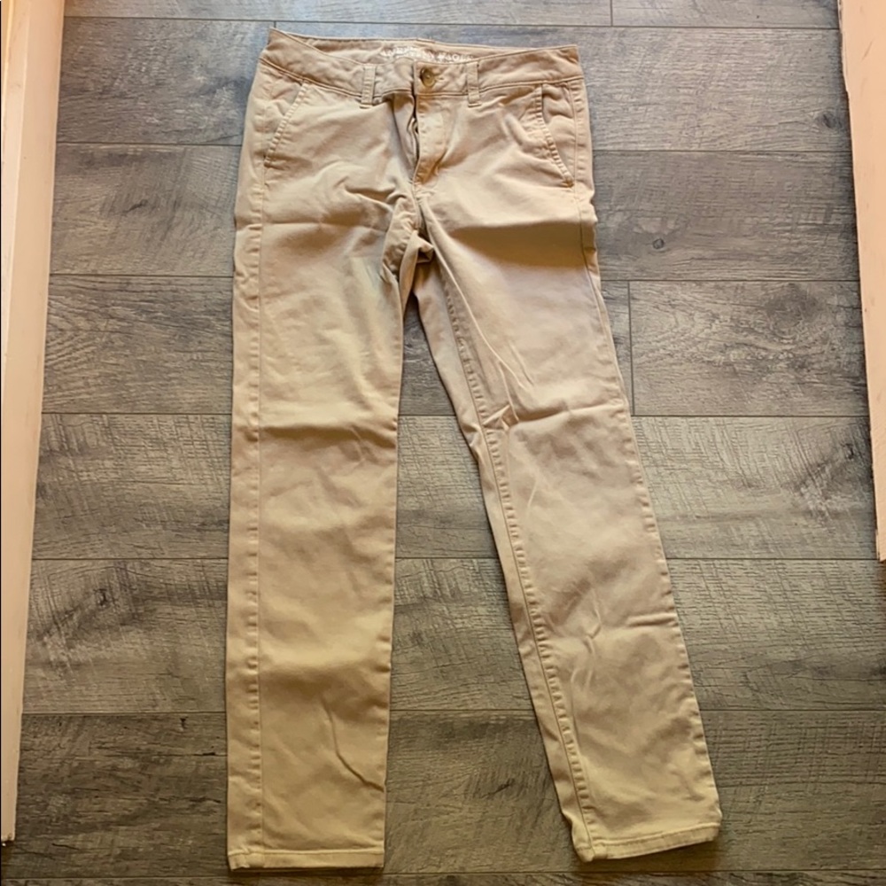 American Eagle Khakis With Pockets